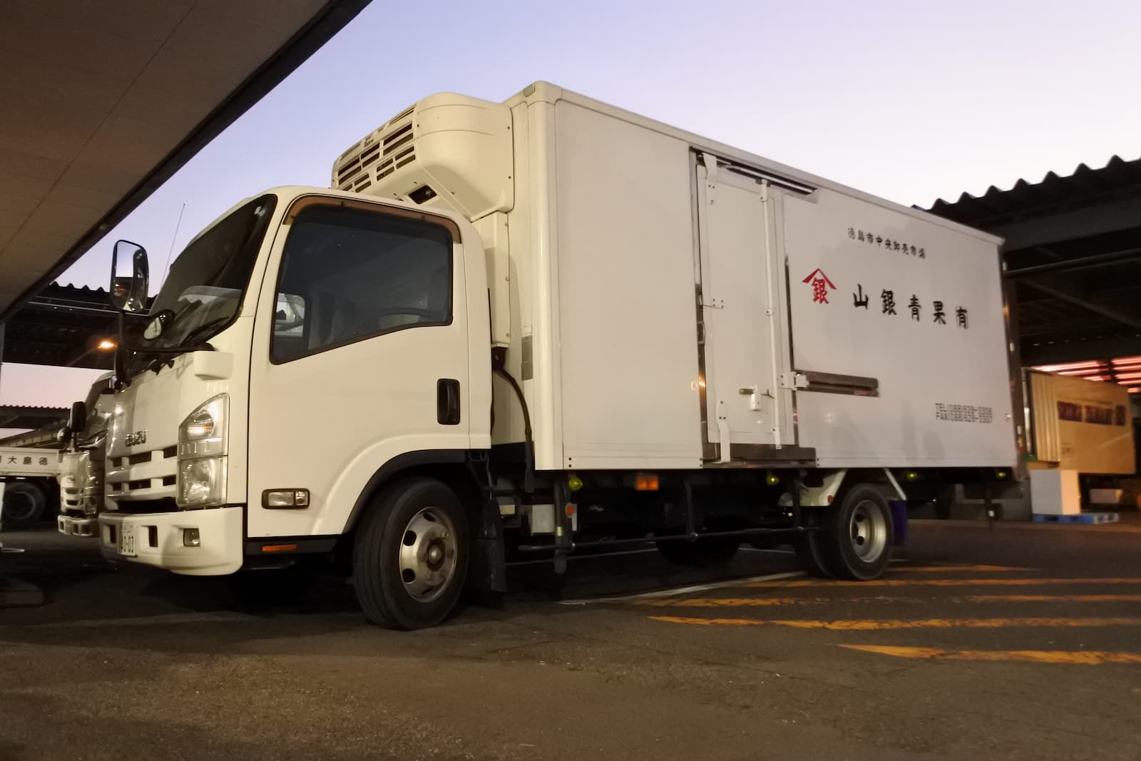 山銀青果 有限会社